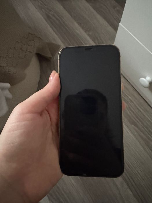 Продам Айфон 12 про