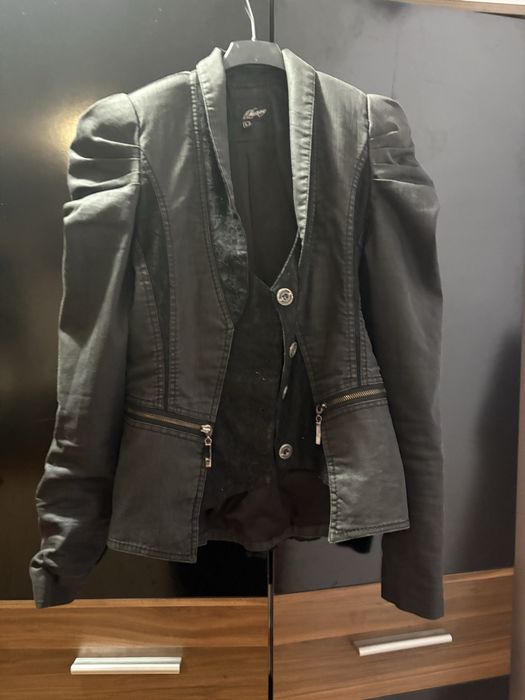 Три в едно-рокля, пола и сако