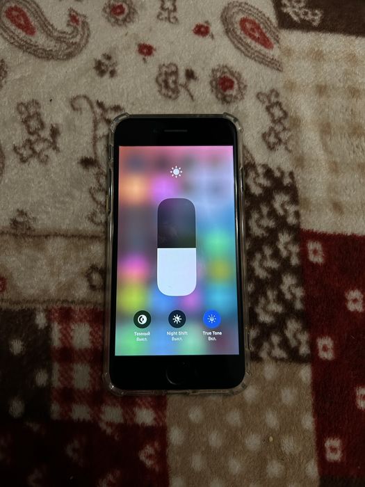 Продам айфон се 2020