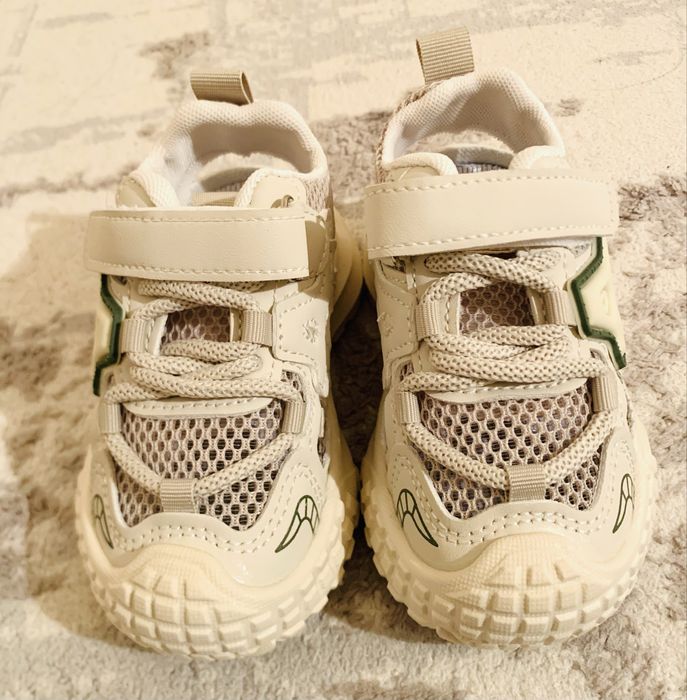 Новые детские кроссовки