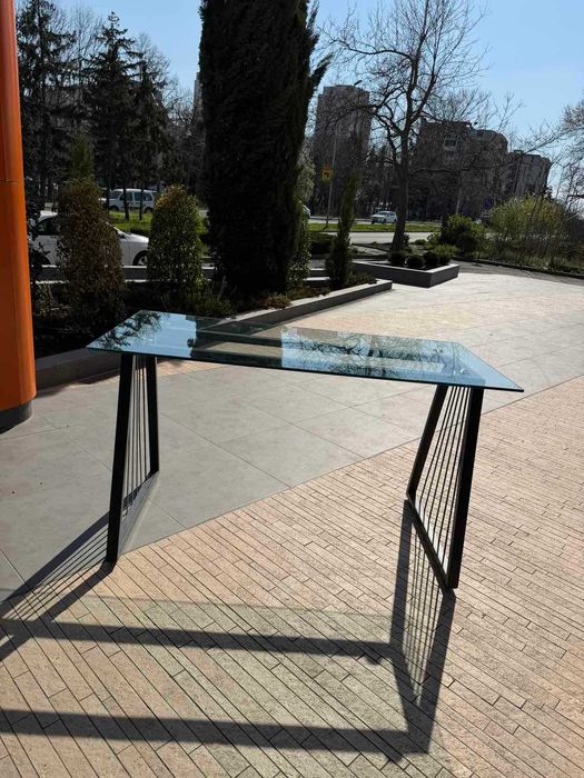 Стъклено дизайнерско офис бюро