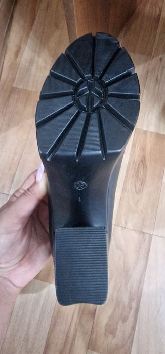 Срочно продам Туфли женские