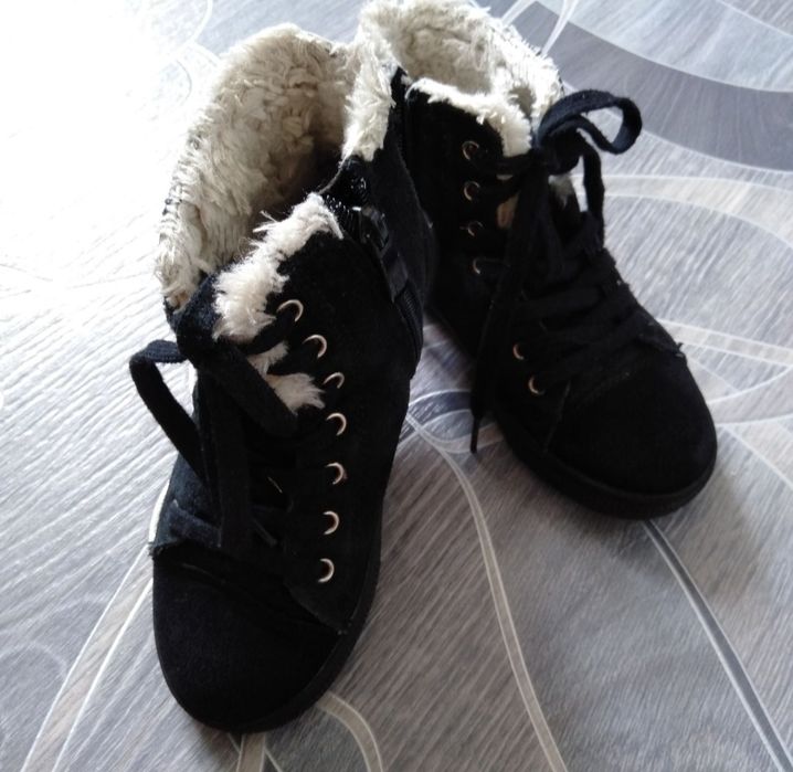 Продам демисезонные ботиночки