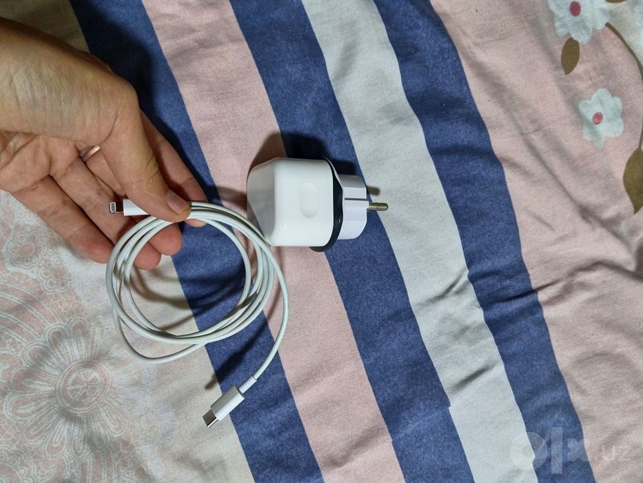 iPhone zaryadlash qurilmasi