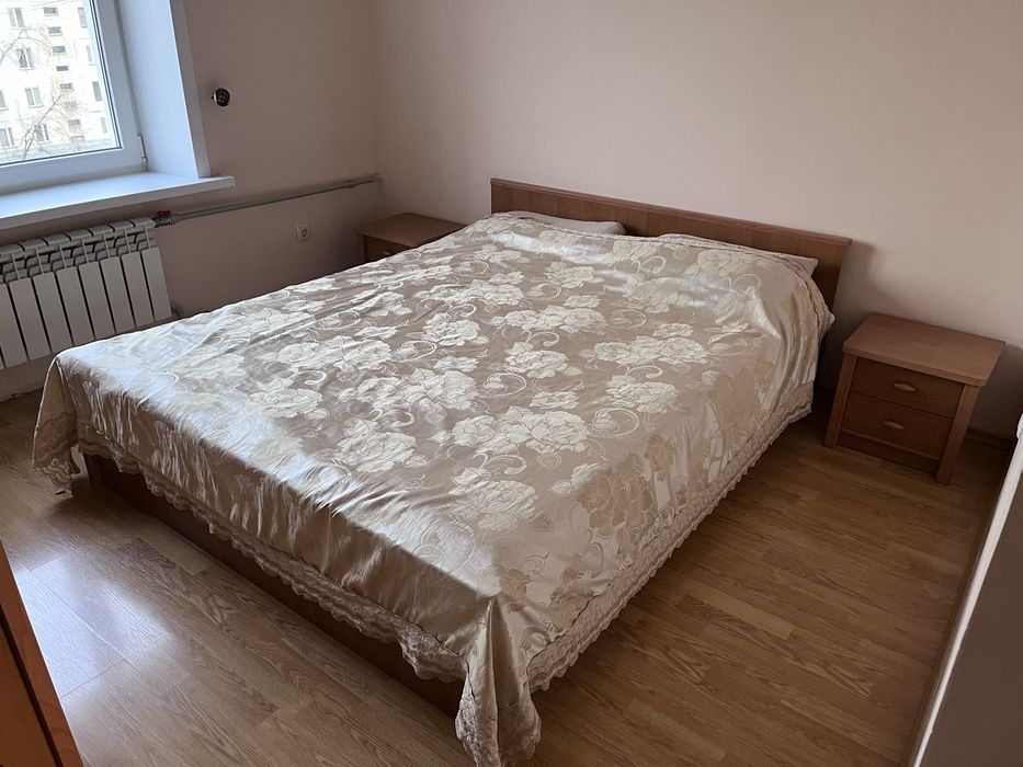 Кровать двуспальная с матрасом