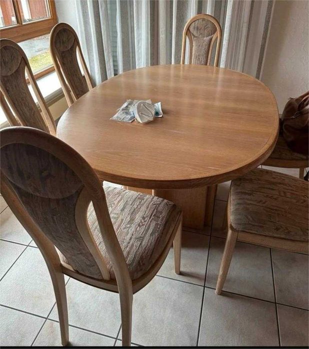 Masa cu 6 sacune si dulap cu vitrina