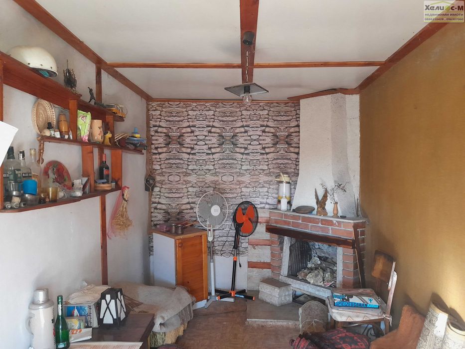 Къща с голям двор в с.Долно Белотинци, общ.Монтана