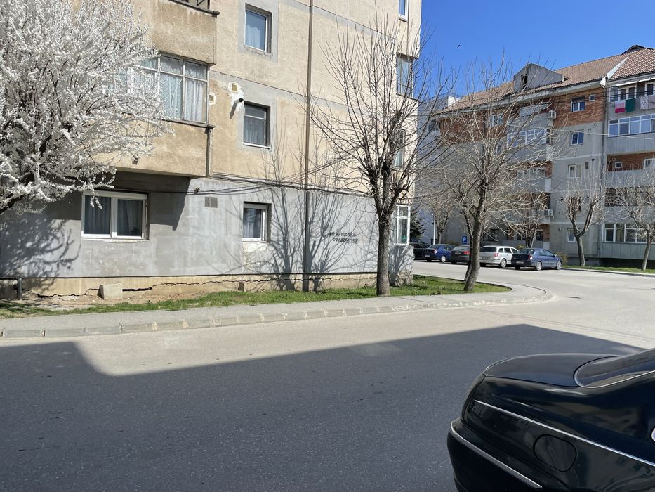 Apartament  zona comerciala vand sau inchiriez 64 mp parter