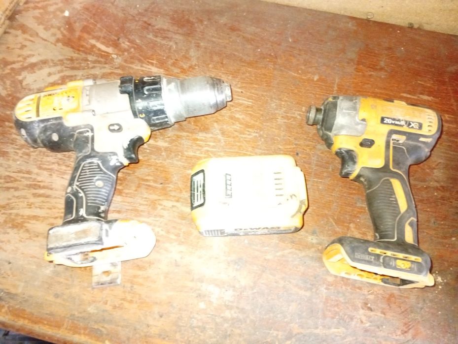 Dewalt nu am incaracator. Baterie moarta 350 tot.