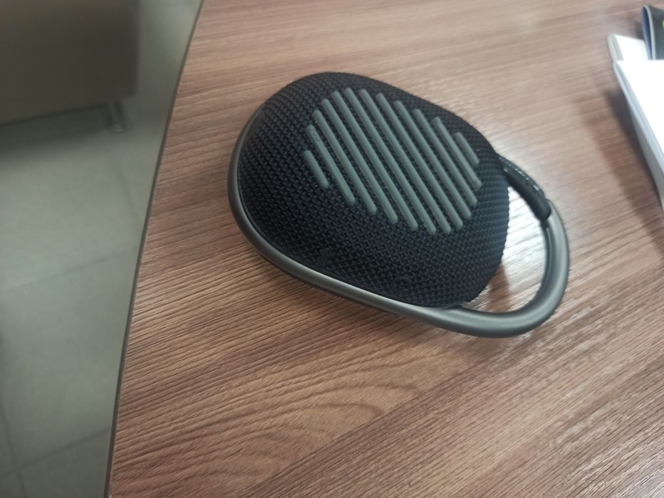 Продам колонку JBL CLIP4