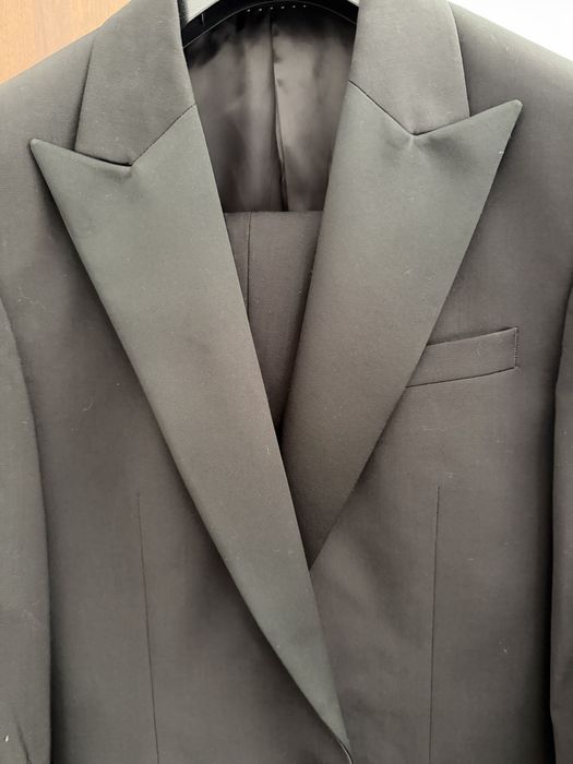 Costum elegant pentru bărbați.