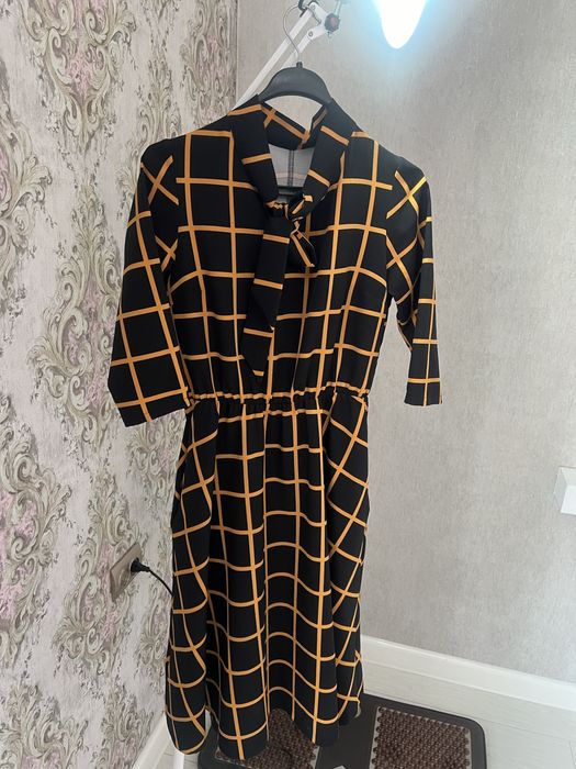 Продаю платье хороших фирм