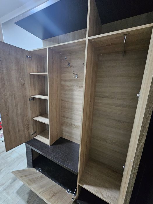 Шкаф в прихожую комнату
