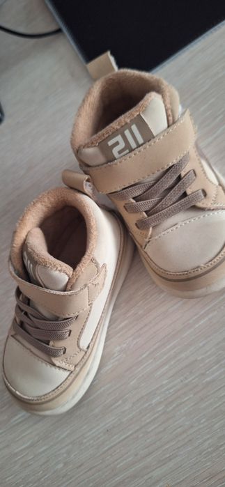 Продам детскую обувь