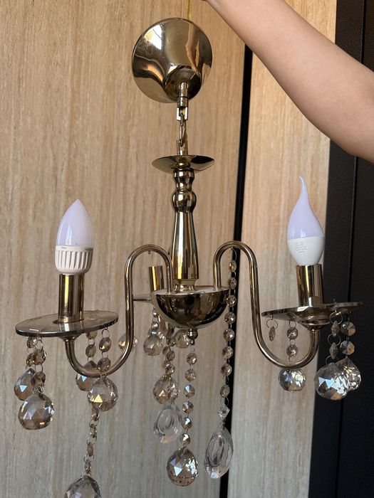 Продам хрустальную люстру