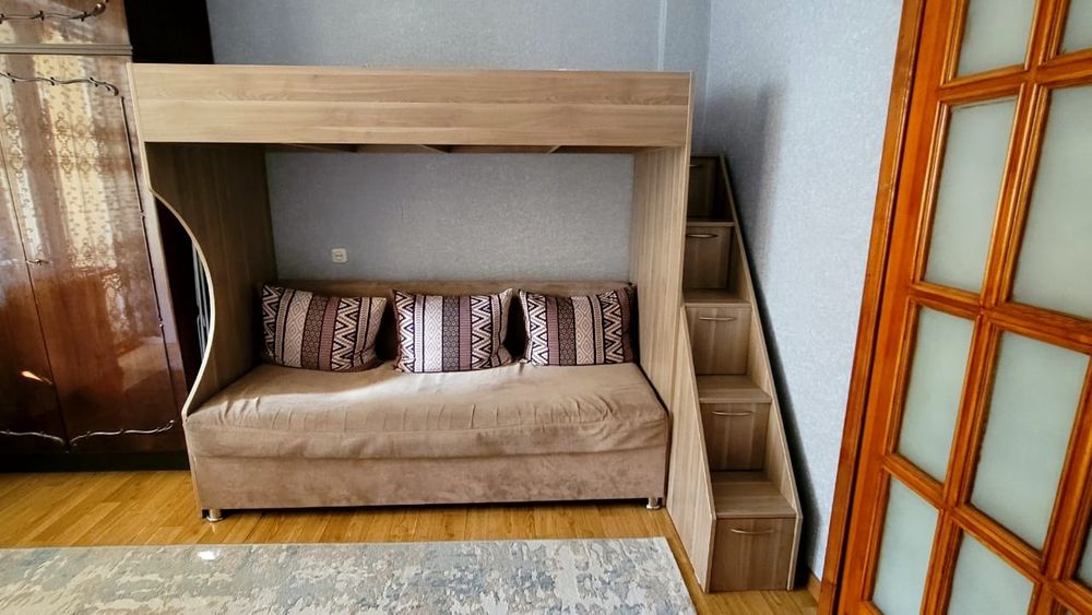 Продам двухяростную кровать.