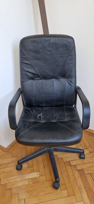 Scaun ergonomic tip director