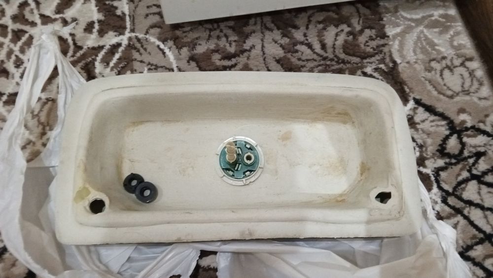 Крышка от бочка Унитаза