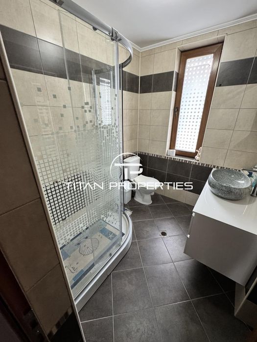 Двуетажна Къща с голям двор и красива панорама в с. Александрово