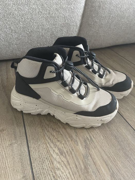 Детски боти Reserved