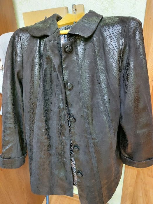 Продам женскую куртку.