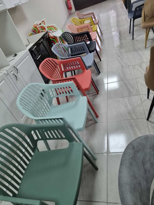 Стол Лукас полипропилен червен