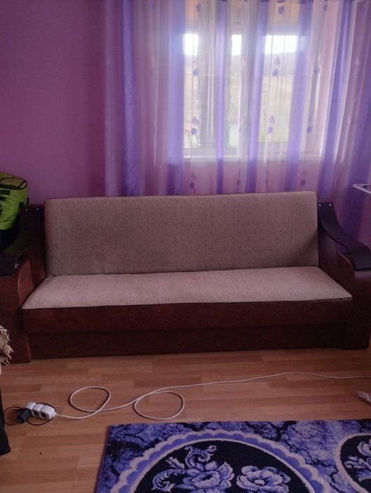 Vând mobilă de sufragerie