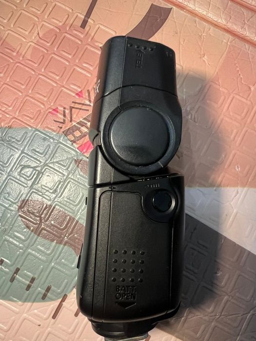 Вспышка Canon Speedlite 320EX