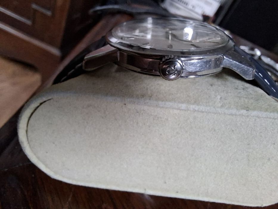 Omega Seamaster
Diematrul: 35 mm fara