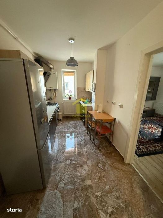 Apartament 3 camere decomandate, etaj 1, zona Sesul de Sus