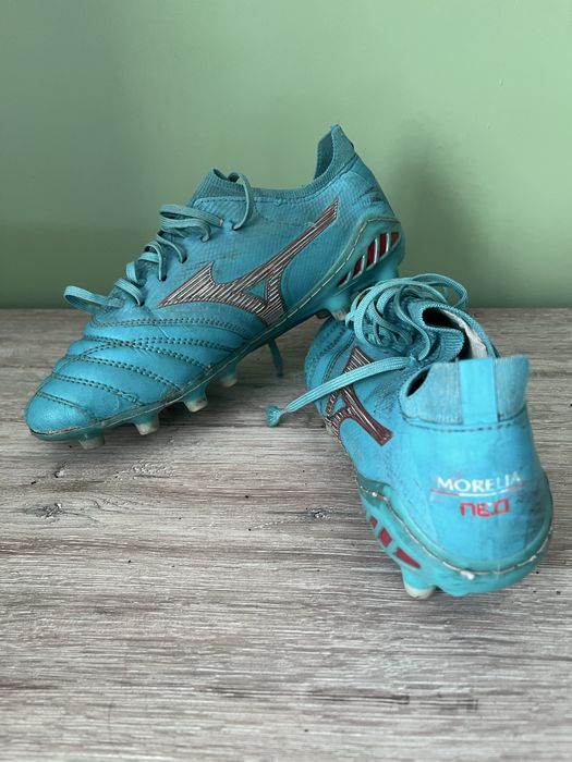 Футбольные бутсы мизуно