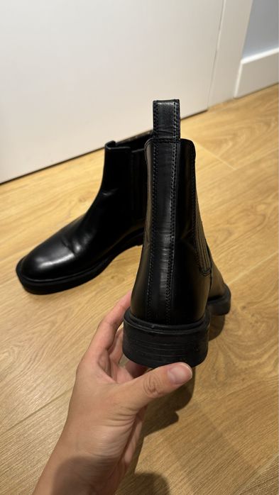 Продам женские кожаные ботинки