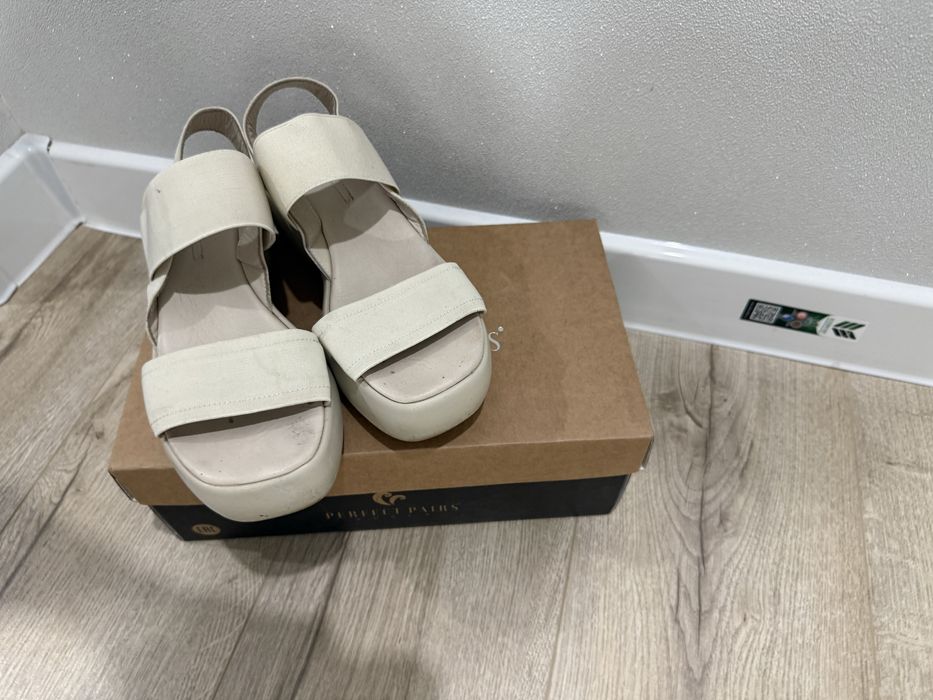 Продам босоножки perfect pairs