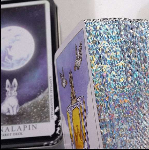 Карты МАК Таро Лунного Кролика ("Lunalapin Tarot") в железном боксе.