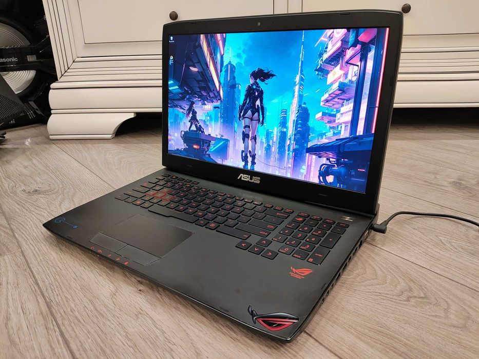 Laptop gaming Asus Rog, intel core i7, display de 17,3 inch, ram 16 gb