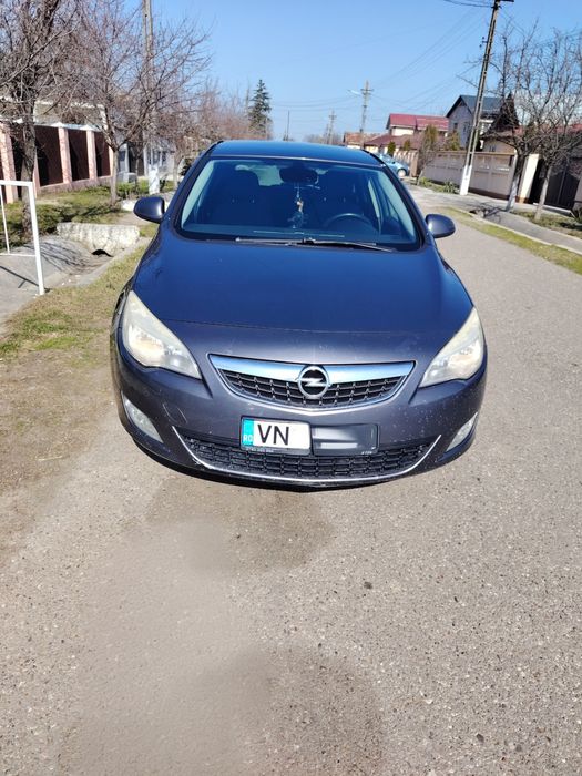 Vând Opel astra j