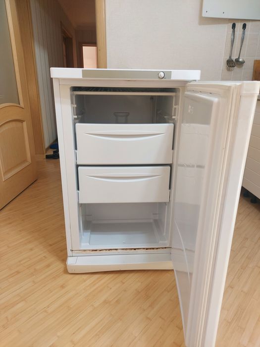 Продам морозильник