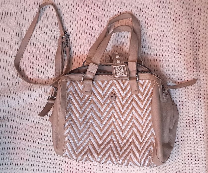 Бежева дамска чанта