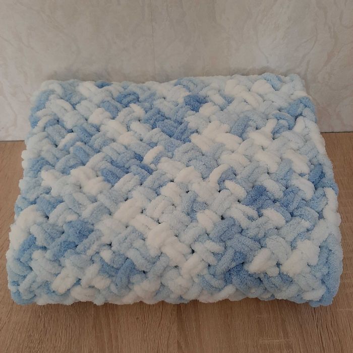 Ръчно плетено бебешко одеяло