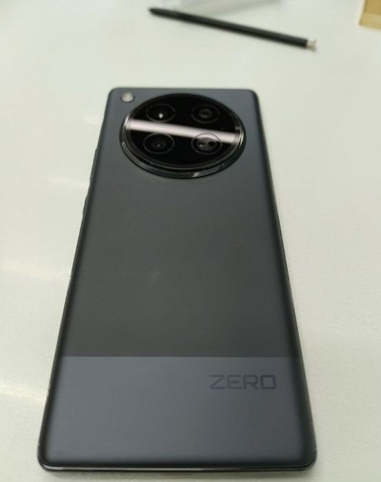 Телефон infinix Zero 40