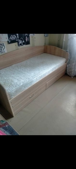 Б/у Детская кровать с матрасом.