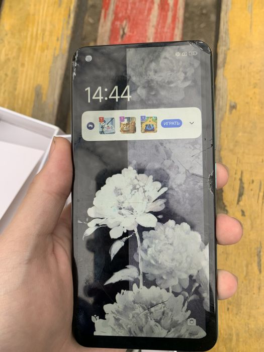 продается телефон Xiaomi Mi 11 lite 5G ne