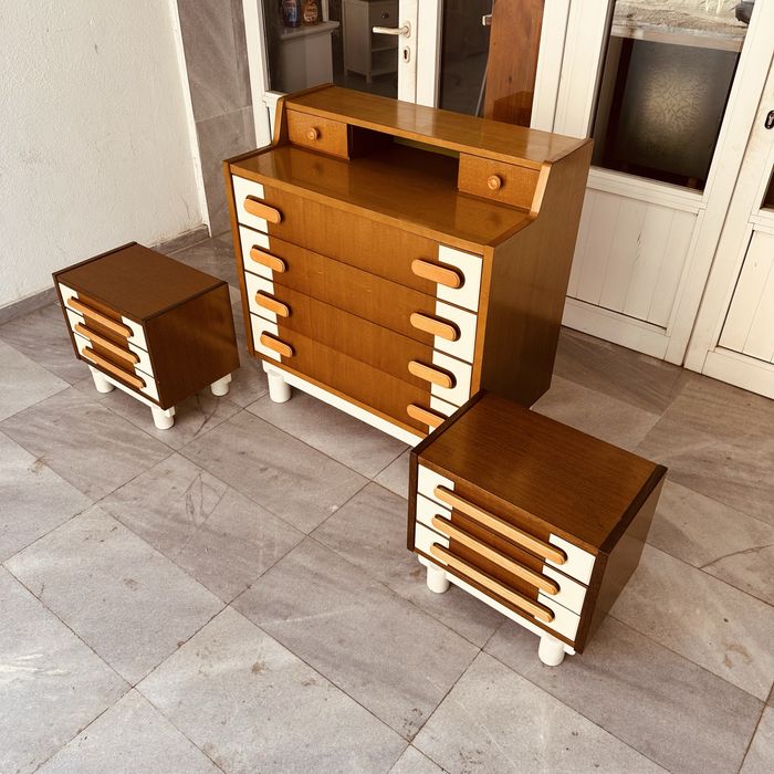 Италиански винтидж комплект – скрин + 2 нощни шкафчета (60–70-те)