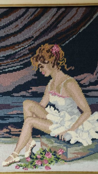 Гоблен "Балерина" в масивна дървена рамка