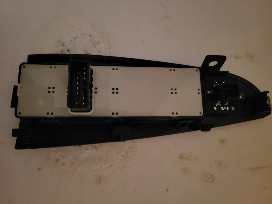 Запчасть  на хюндай элантра . .