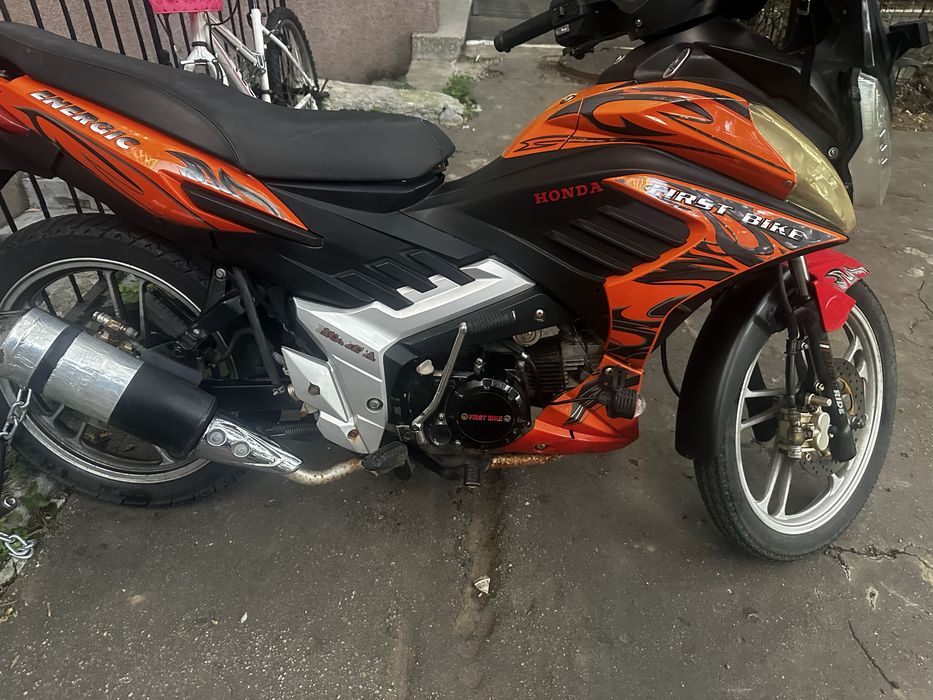 Vand scuter first bike de 50cc cu 4 viteze