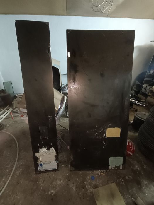 продается железная дверь от подъезда