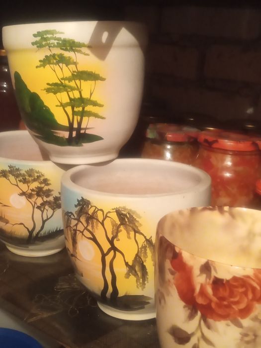 Кашпо под цветы керамические.