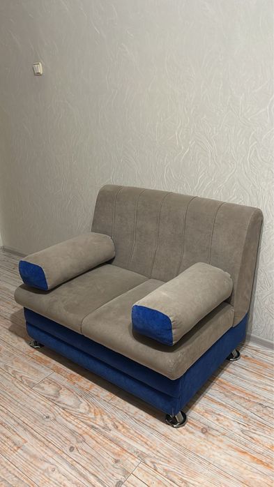 Продаю диван с креслом