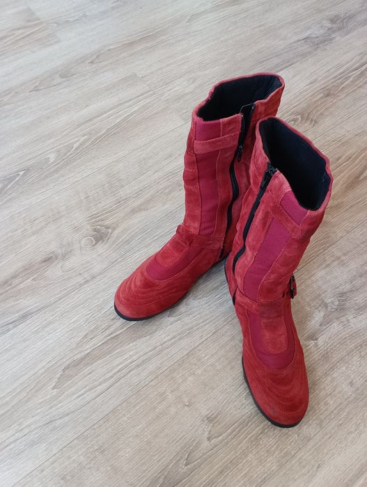 Дамски ботуши нисък ток